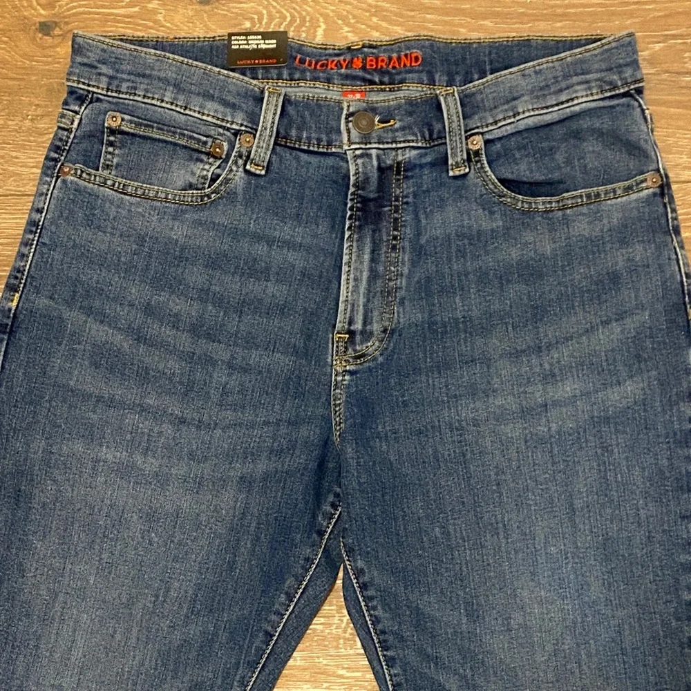 NWT Lucky Brand Men's Slim Straight Jeans in Medium Blue Wash 32X30